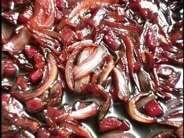 Rezept: Rote-Bete-Blini mit Balsamico-Zwiebeln und Ziegencreme Bild Nr. 11 Rote-Bete-Blini mit Balsamico-Zwiebeln und Ziegencreme - Rezept - Bild Nr. 11