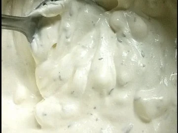 Rezept: Rote-Bete-Blini mit Balsamico-Zwiebeln und Ziegencreme Bild Nr. 13 Rote-Bete-Blini mit Balsamico-Zwiebeln und Ziegencreme - Rezept - Bild Nr. 13