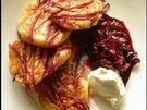 Rote-Bete-Blini mit Balsamico-Zwiebeln und Ziegencreme - Rezept