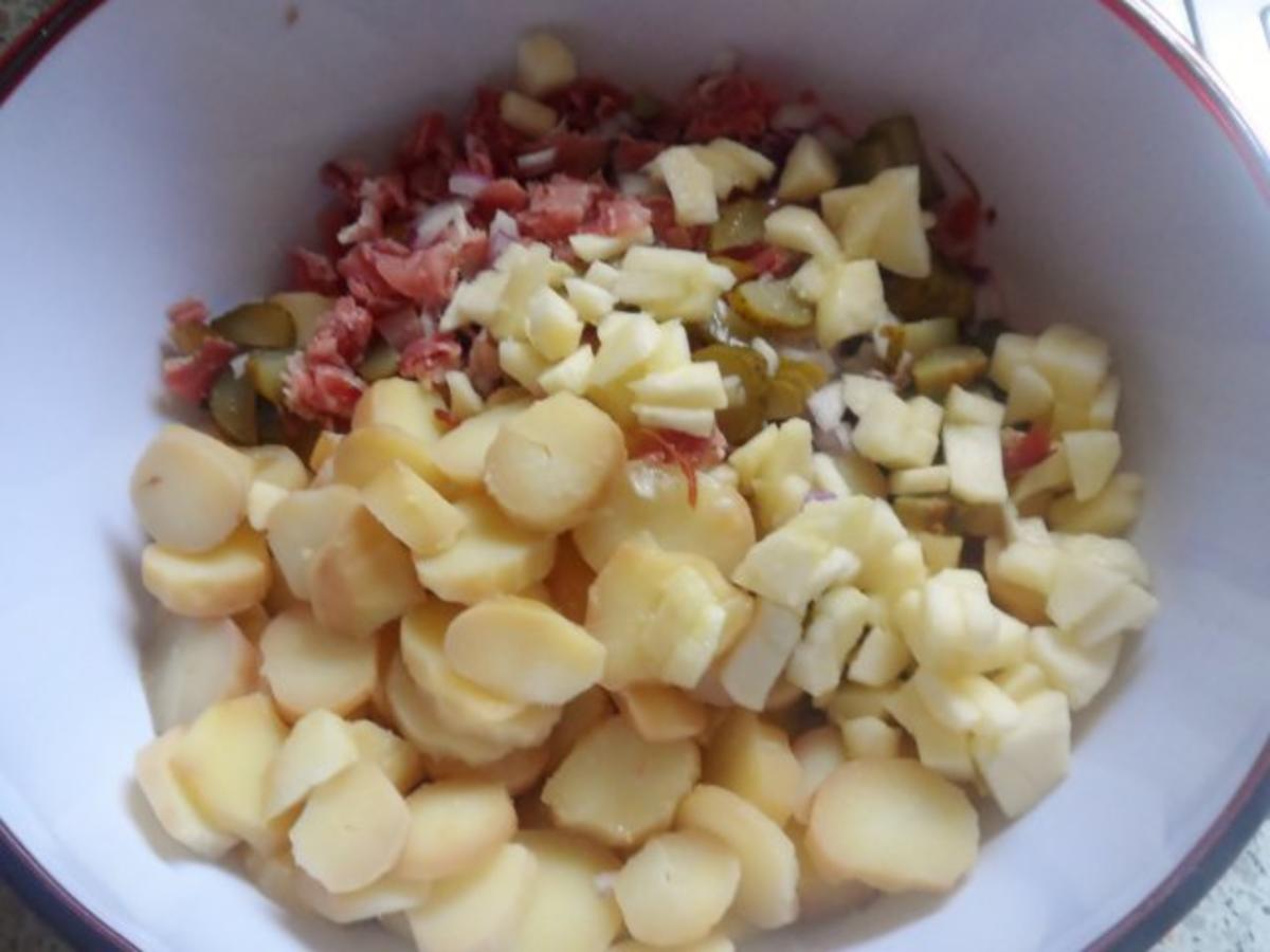 Fruchtiger Rote-Bete-Kartoffel-Salat mit Apfel und Schinken - Rezept - Bild Nr. 5
