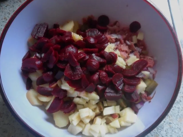 Rezept: Fruchtiger Rote-Bete-Kartoffel-Salat mit Apfel und Schinken Bild Nr. 6 Fruchtiger Rote-Bete-Kartoffel-Salat mit Apfel und Schinken - Rezept - Bild Nr. 6