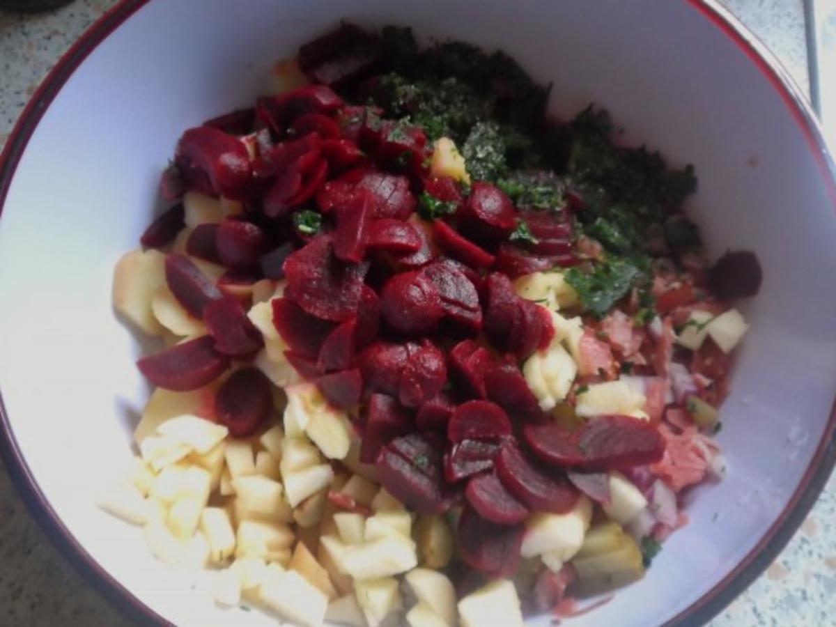 Fruchtiger Rote-Bete-Kartoffel-Salat mit Apfel und Schinken - Rezept - Bild Nr. 7