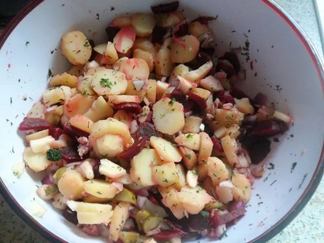 Rezept: Fruchtiger Rote-Bete-Kartoffel-Salat mit Apfel und Schinken Bild Nr. 8 Fruchtiger Rote-Bete-Kartoffel-Salat mit Apfel und Schinken - Rezept - Bild Nr. 8