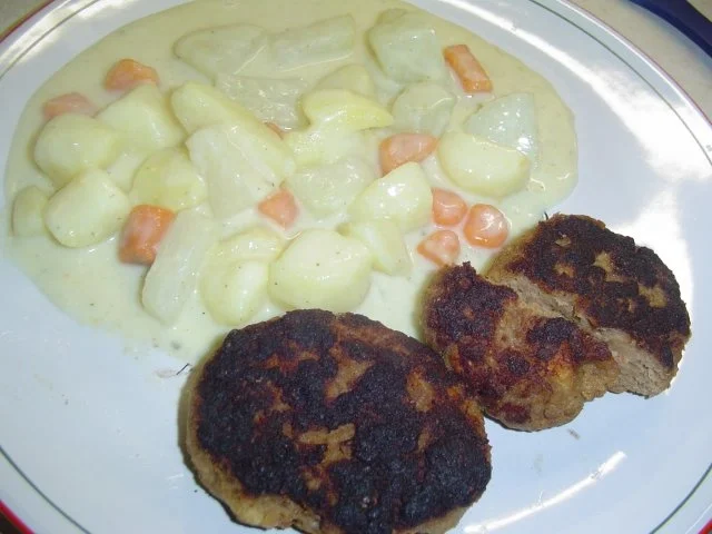 Rezept: Gemüseeintopf mit Fleischpflanzerl Gemüseeintopf mit Fleischpflanzerl - Rezept