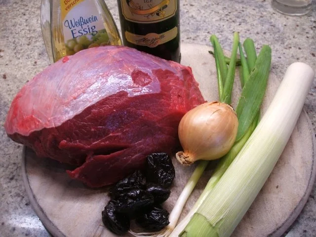 Rezept: Fleisch: Sauerbraten - nicht ganz klassisch Bild Nr. 2 Fleisch: Sauerbraten - nicht ganz klassisch - Rezept - Bild Nr. 2