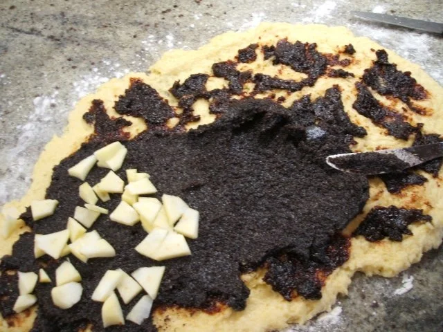 Backen: Rosenkuchen mit Mohn und Apfel - Rezept - Bild Nr. 6