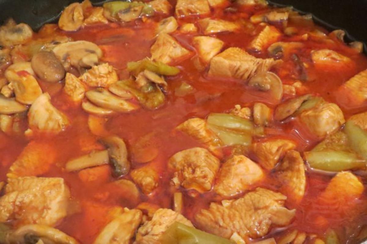 Bilder für Kochen: Hähnchen-Gulasch Rezept