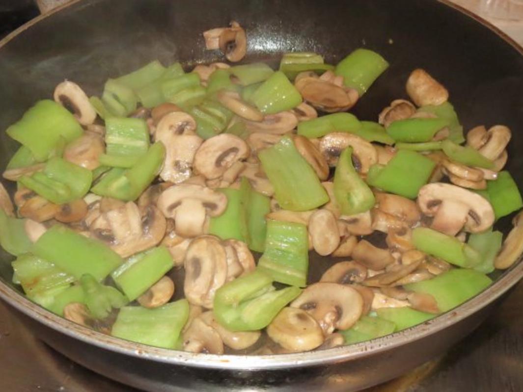 Kochen: Hähnchen-Gulasch - Rezept mit Bild - kochbar.de