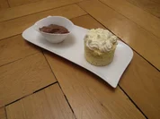 Catalanisches Apfelcreme-Küchlein mit warmer Schokolade - Rezept