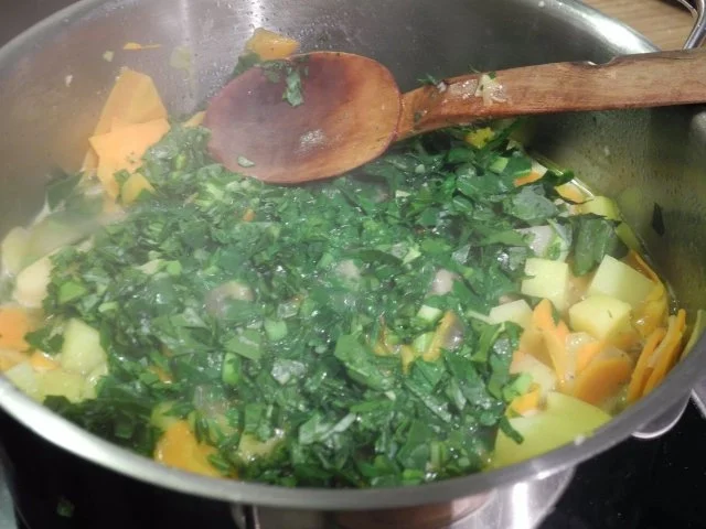 Vegan : Kartoffelsuppe mit Kohlrabiblättern - Rezept - Bild Nr. 8