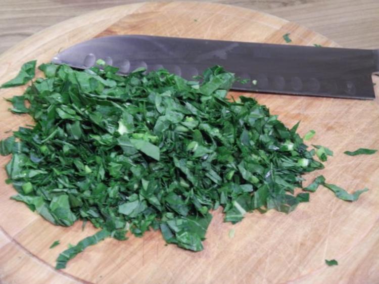 Vegan : Kartoffelsuppe mit Kohlrabiblättern - Rezept - kochbar.de