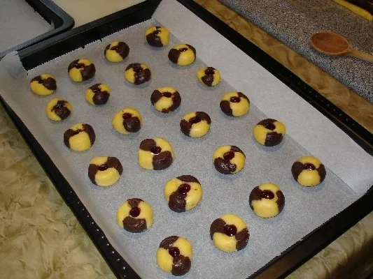 Schwarz -Weiße Husarenkrapferln - Rezept - Bild Nr. 5