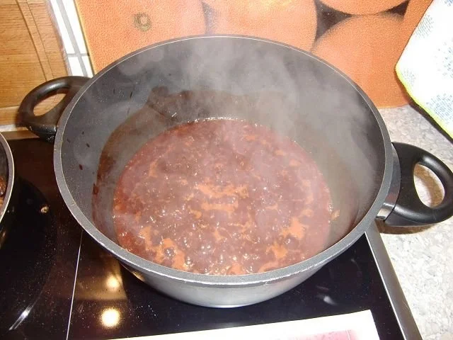 Rezept: Rinderhackbällchen in einer Rotweinsoße Bild Nr. 10 Rinderhackbällchen in einer Rotweinsoße - Rezept - Bild Nr. 10