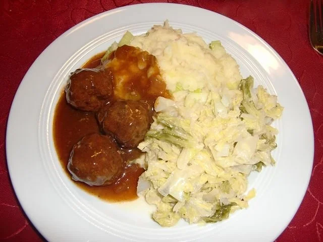 Rezept: Rinderhackbällchen in einer Rotweinsoße Bild Nr. 12 Rinderhackbällchen in einer Rotweinsoße - Rezept - Bild Nr. 12