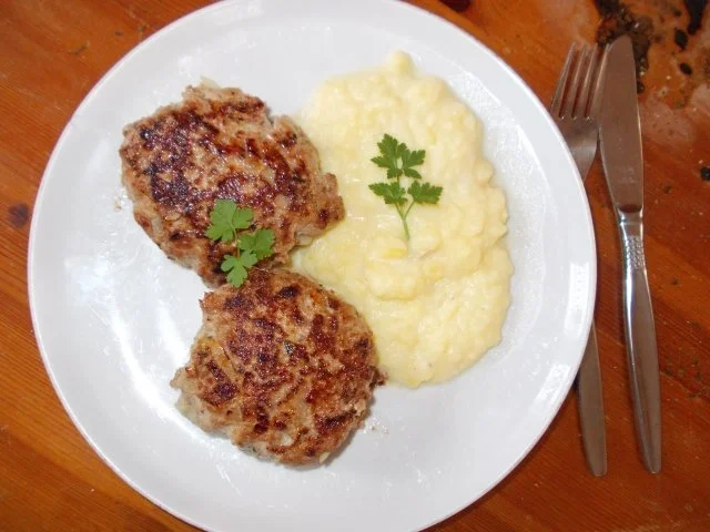 Fleischküchle mit Kartoffelbrei - Rezept