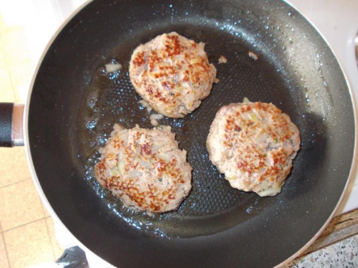 Fleischküchle mit Kartoffelbrei - Rezept - kochbar.de