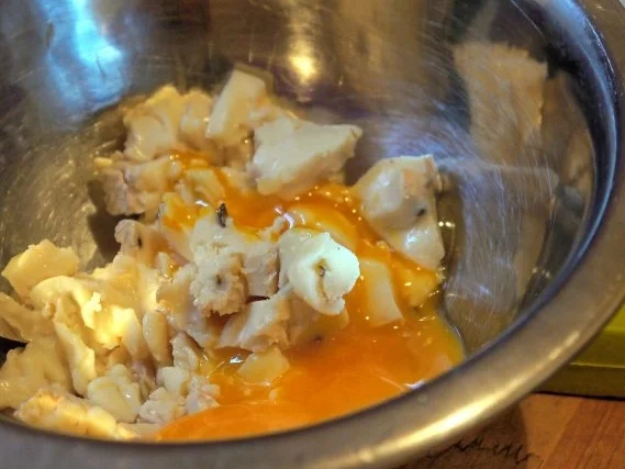 Hähnchenbrust unter Ziegenkäsehaube mit karamellisierten Thymianbirnen - Rezept - Bild Nr. 3