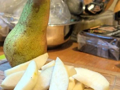 Hähnchenbrust unter Ziegenkäsehaube mit karamellisierten Thymianbirnen - Rezept - Bild Nr. 6