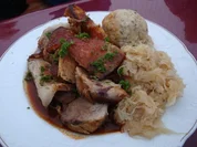 Südtiroler Käseknödel mit Speck und Kraut mit Rippchen - Rezept