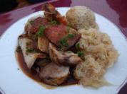 Südtiroler Käseknödel mit Speck und Kraut mit Rippchen - Rezept