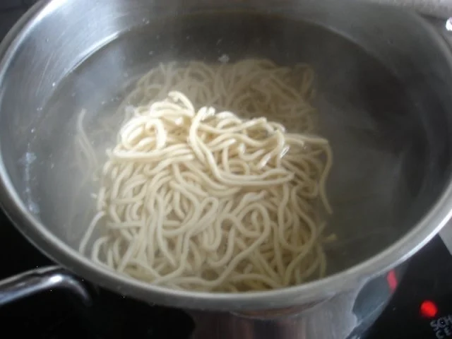 Ausgebackenes Schweinefilet mit Mie-Nudeln - Rezept - Bild Nr. 8