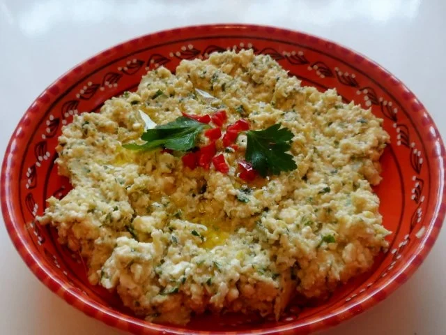 Rezept: Vorspeisen/Dips: Würziger Zucchini-Schafskäse-Dip Vorspeisen/Dips: Würziger Zucchini-Schafskäse-Dip - Rezept