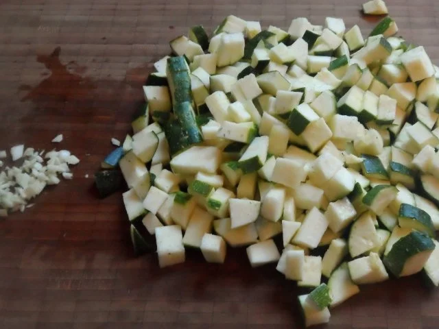 Rezept: Vorspeisen/Dips: Würziger Zucchini-Schafskäse-Dip Bild Nr. 2 Vorspeisen/Dips: Würziger Zucchini-Schafskäse-Dip - Rezept - Bild Nr. 2