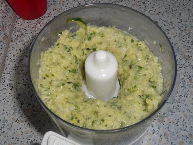 Rezept: Vorspeisen/Dips: Würziger Zucchini-Schafskäse-Dip Bild Nr. 6 Vorspeisen/Dips: Würziger Zucchini-Schafskäse-Dip - Rezept - Bild Nr. 6