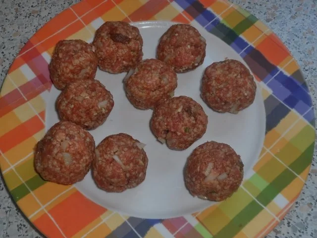 Rezept: Orientalische Couscous-Rosinen-Hackbällchen Bild Nr. 6 Orientalische Couscous-Rosinen-Hackbällchen - Rezept - Bild Nr. 6