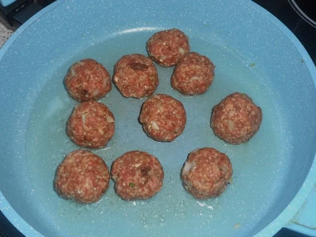 Rezept: Orientalische Couscous-Rosinen-Hackbällchen Bild Nr. 7 Orientalische Couscous-Rosinen-Hackbällchen - Rezept - Bild Nr. 7