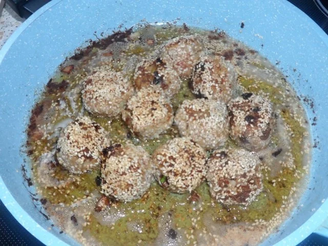 Rezept: Orientalische Couscous-Rosinen-Hackbällchen Bild Nr. 9 Orientalische Couscous-Rosinen-Hackbällchen - Rezept - Bild Nr. 9