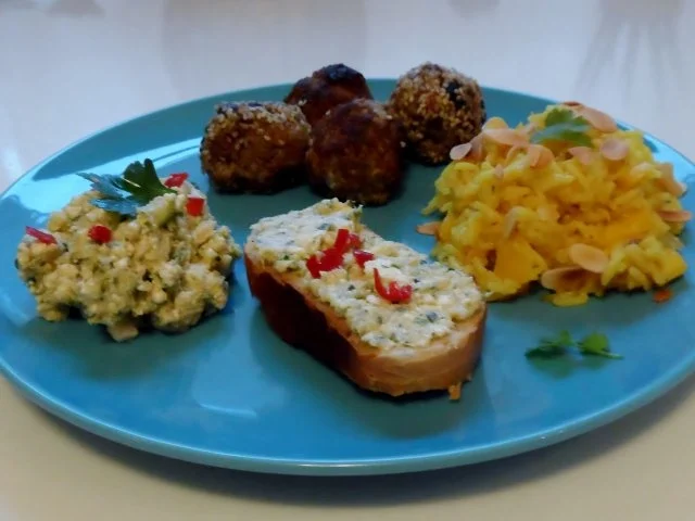 Rezept: Orientalische Couscous-Rosinen-Hackbällchen Bild Nr. 12 Orientalische Couscous-Rosinen-Hackbällchen - Rezept - Bild Nr. 12