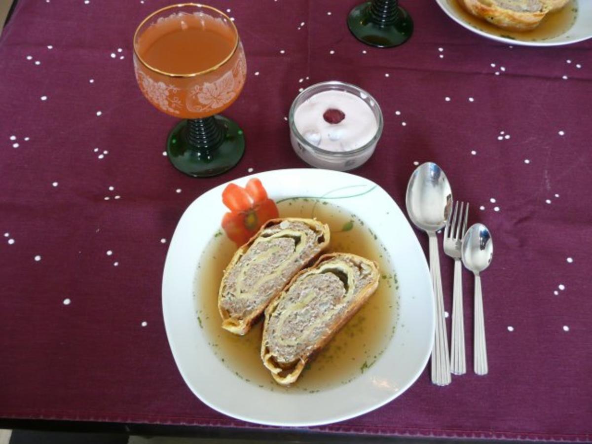 Strudel in Rinderbrühe - Rezept