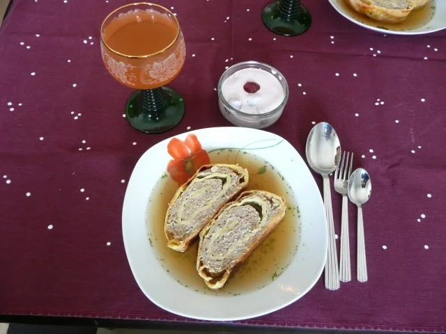 Strudel in Rinderbrühe - Rezept