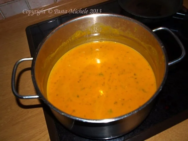 Rezept: Kürbissuppe Asia mit Kokosmilch und Garnelen Bild Nr. 2 Kürbissuppe Asia mit Kokosmilch und Garnelen - Rezept - Bild Nr. 2