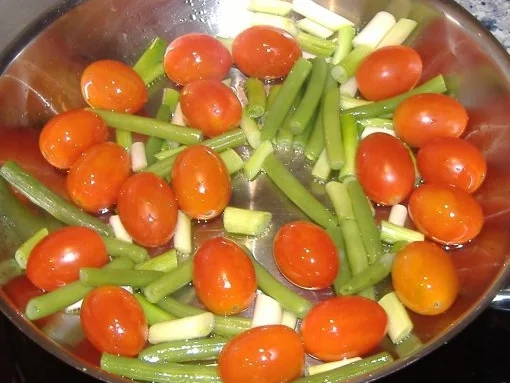 Lauwarmer Herbstsalat mit Granatapfelvinaigrette - Rezept - Bild Nr. 3