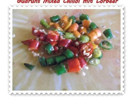 Rezept: Öl: Mixed Chiliöl mit Lorbeer Bild Nr. 3 Öl: Mixed Chiliöl mit Lorbeer - Rezept - Bild Nr. 3