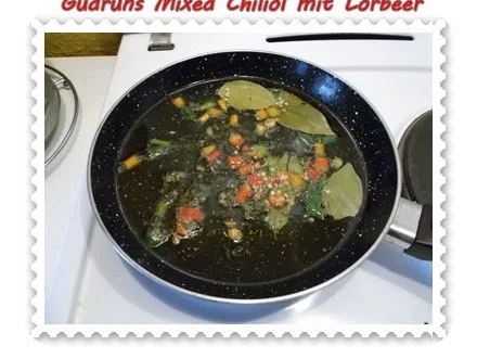 Rezept: Öl: Mixed Chiliöl mit Lorbeer Bild Nr. 4 Öl: Mixed Chiliöl mit Lorbeer - Rezept - Bild Nr. 4