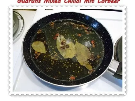 Rezept: Öl: Mixed Chiliöl mit Lorbeer Bild Nr. 5 Öl: Mixed Chiliöl mit Lorbeer - Rezept - Bild Nr. 5