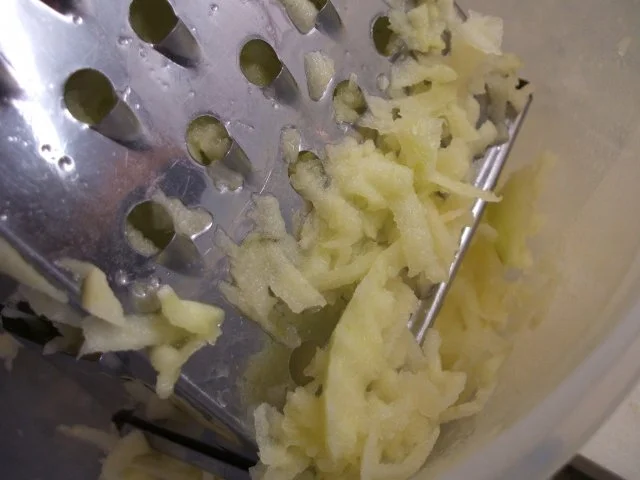 Backen: Saftiger  Apfel-Mohn-Gugelhupf - Rezept - Bild Nr. 4