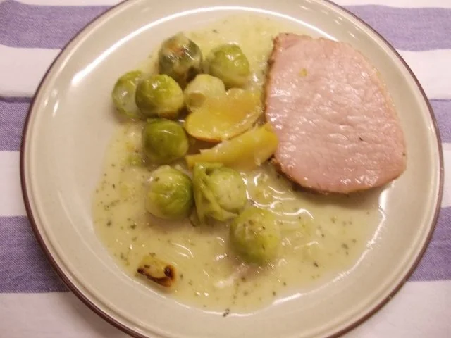 Kasseler mit Apfel-Rosenkohl - Rezept