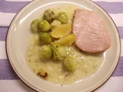 Kasseler mit Apfel-Rosenkohl - Rezept