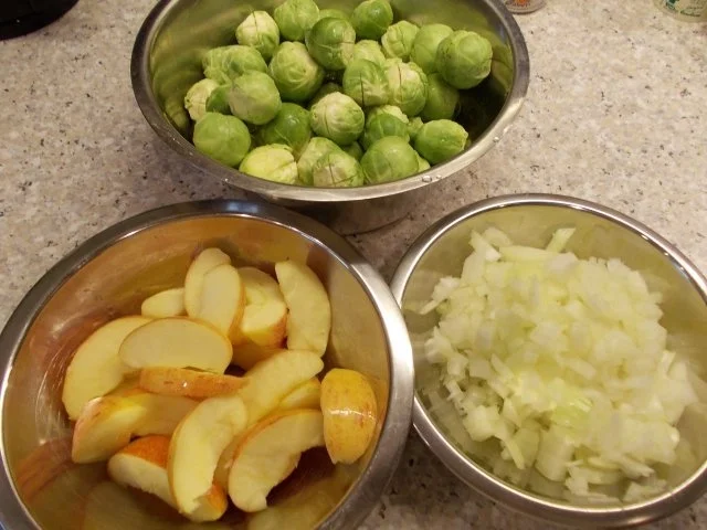 Kasseler mit Apfel-Rosenkohl - Rezept - Bild Nr. 3