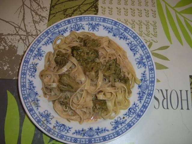 Rezept: Bandnudeln an Brokoli-Schmelzkäsesoße Bild Nr. 2 Bandnudeln an Brokoli-Schmelzkäsesoße - Rezept - Bild Nr. 2