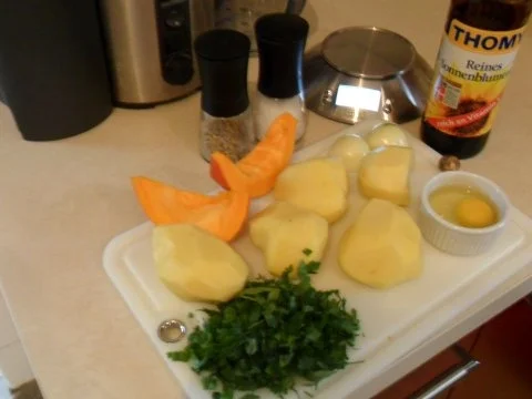 Kürbis-Kartoffel-Petersilien-Reibekuchen - Rezept - Bild Nr. 3