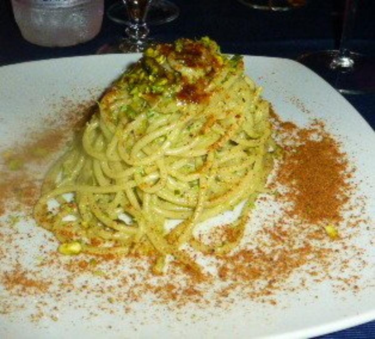 Spaghetti mit Pistazienpesto, Bottarga und Ricotta Salata - Rezept