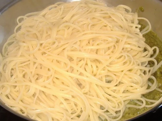 Spaghetti mit Pistazienpesto, Bottarga und Ricotta Salata - Rezept - Bild Nr. 3