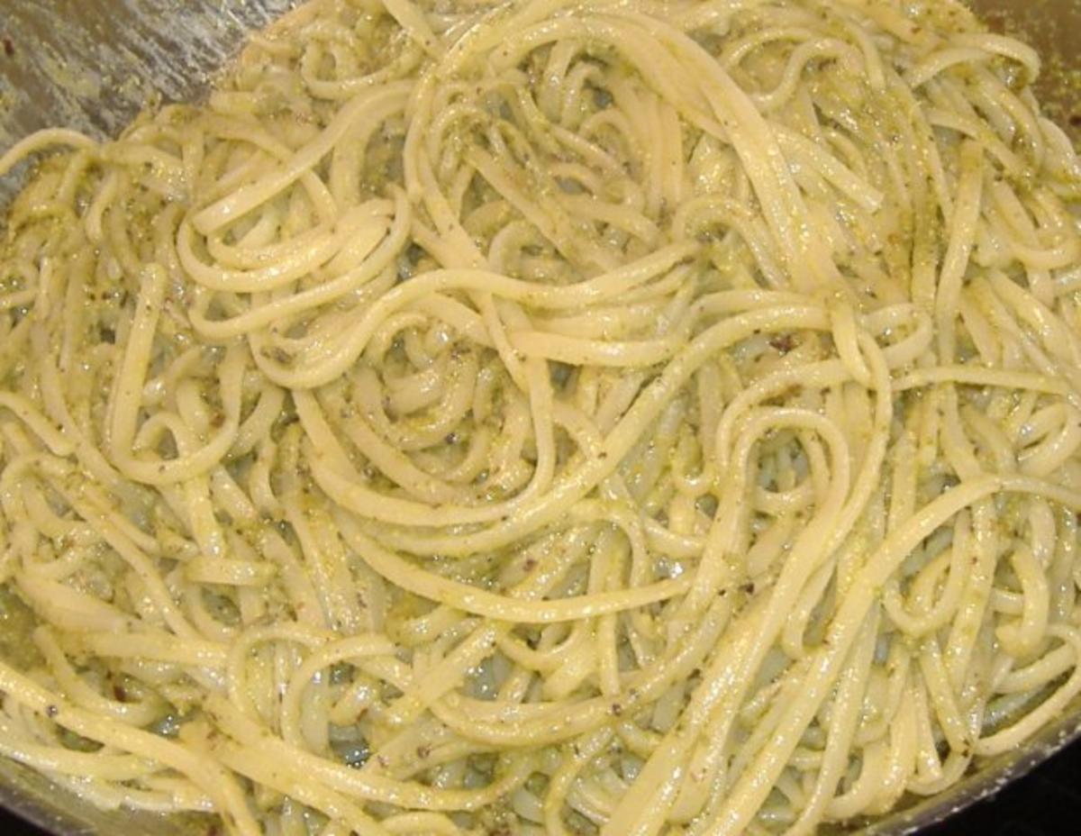 Spaghetti mit Pistazienpesto, Bottarga und Ricotta Salata - Rezept - Bild Nr. 4