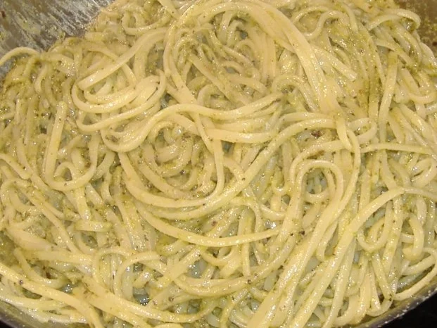 Spaghetti mit Pistazienpesto, Bottarga und Ricotta Salata - Rezept - Bild Nr. 4