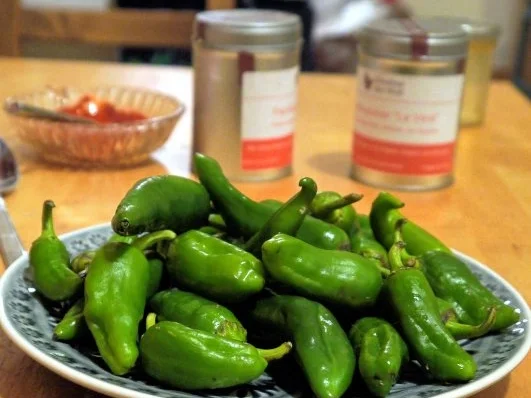 Hähnchengulasch "de la Vera" mit Vollkorn-Basmati-Reis und Pimentos de Padron - Rezept - Bild Nr. 11